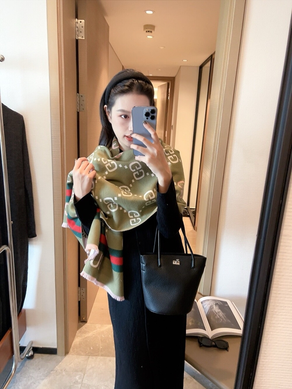 ブランドマフラー正面デザイン